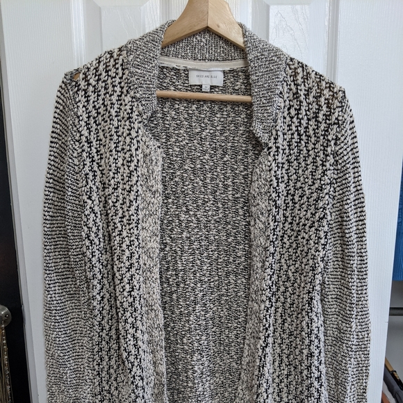 Cozy knitted cardigan - Picture 1 of 4